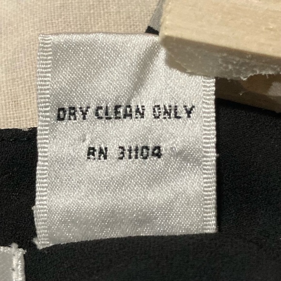 Madison Studio 100% Silk Black and White Striped Sleeveless Top - Picture 5 of 11